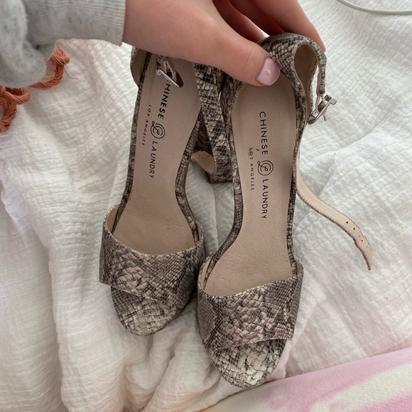 Chinese Laundry Platform Snakeskin Heels - Picture 3 of 4